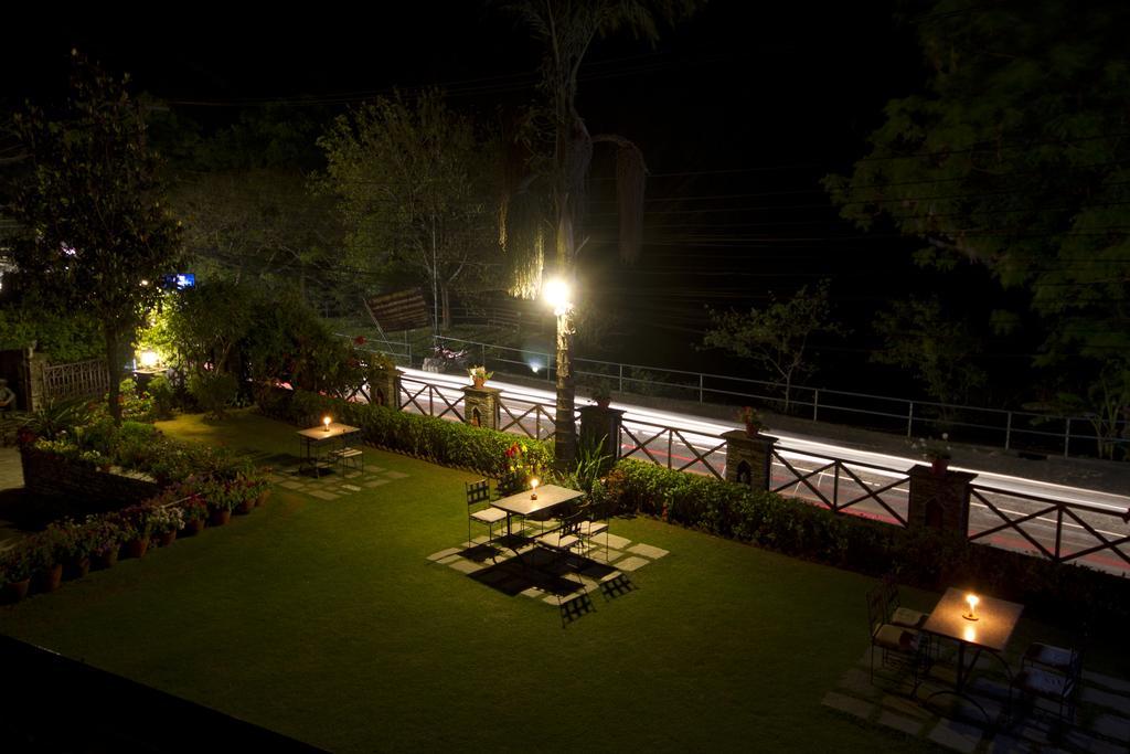 Hotel Trek-O-Tel Pokhara Esterno foto