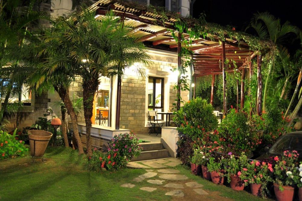 Hotel Trek-O-Tel Pokhara Esterno foto