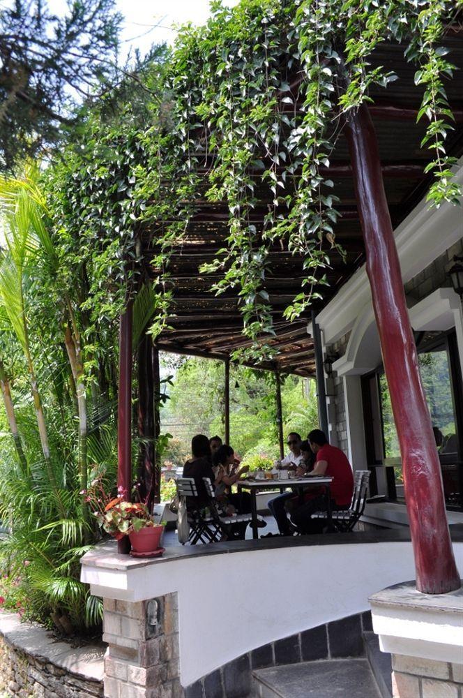 Hotel Trek-O-Tel Pokhara Esterno foto