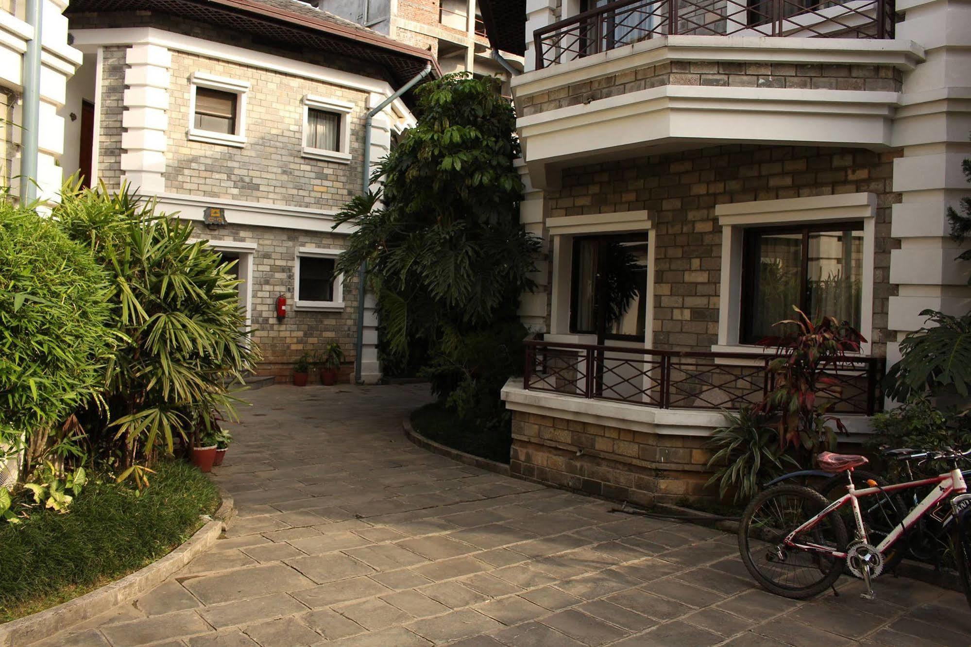 Hotel Trek-O-Tel Pokhara Esterno foto