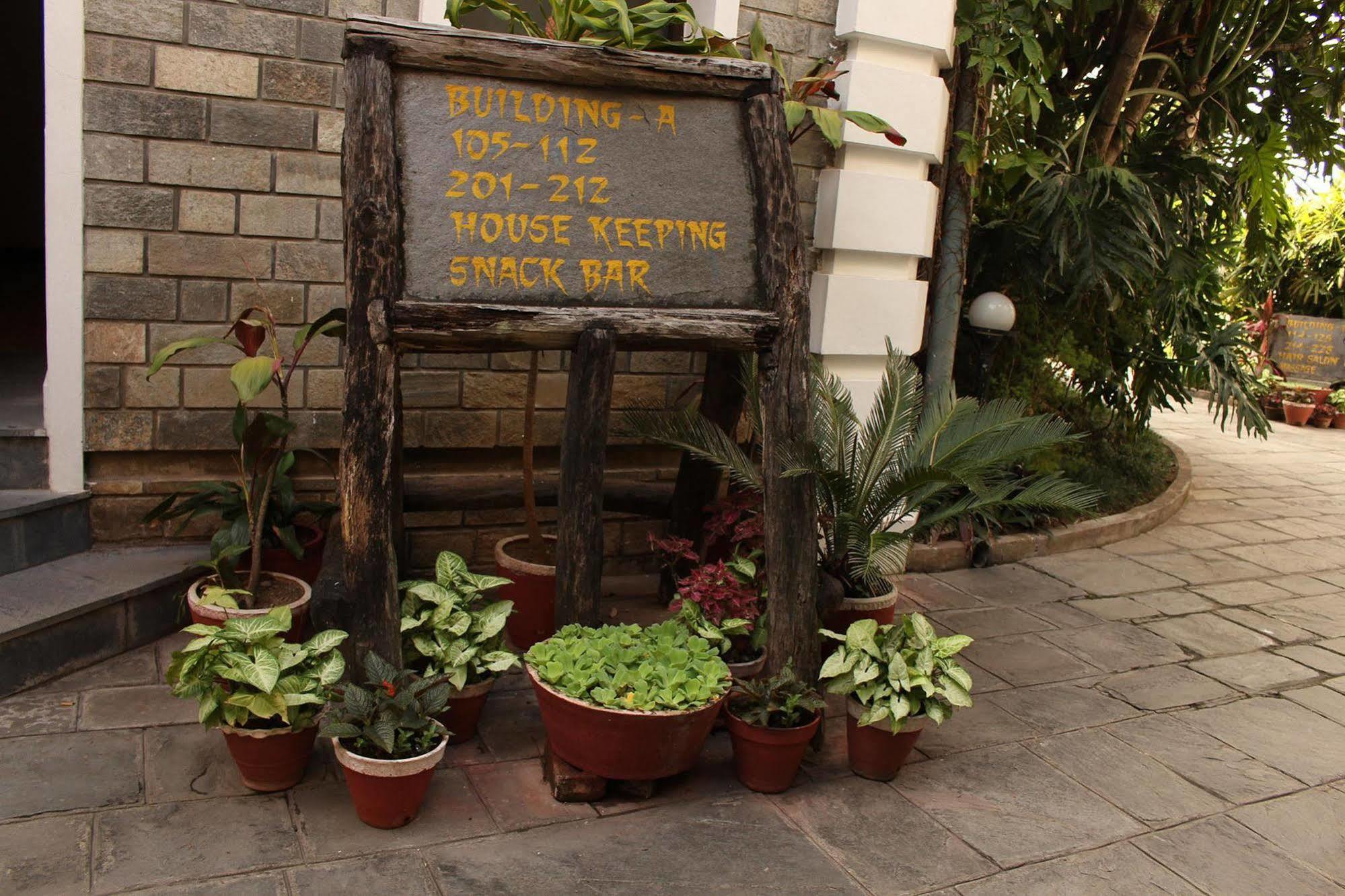 Hotel Trek-O-Tel Pokhara Esterno foto