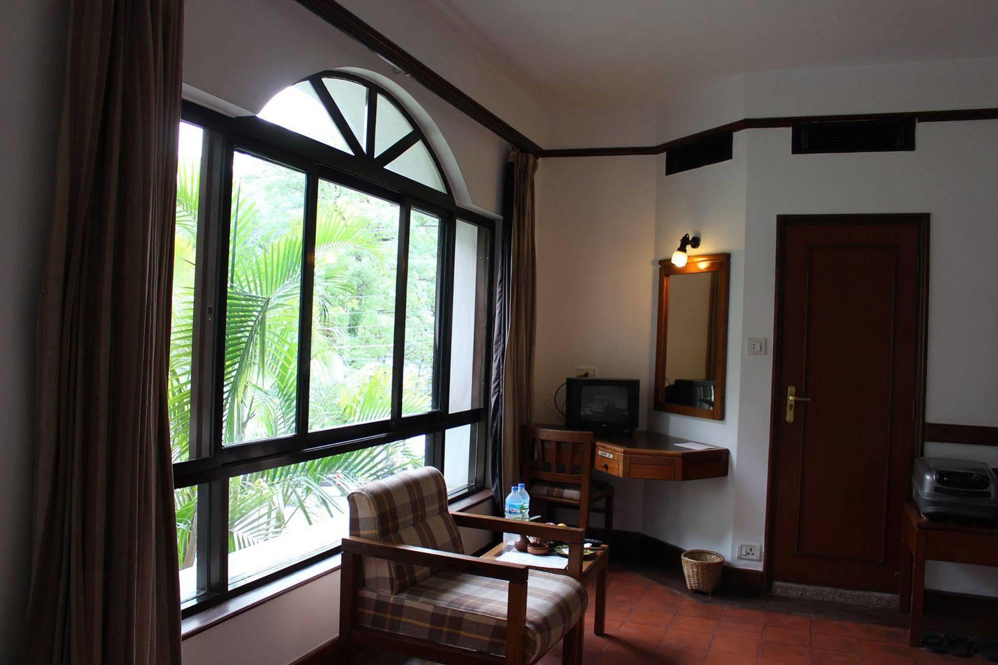 Hotel Trek-O-Tel Pokhara Esterno foto