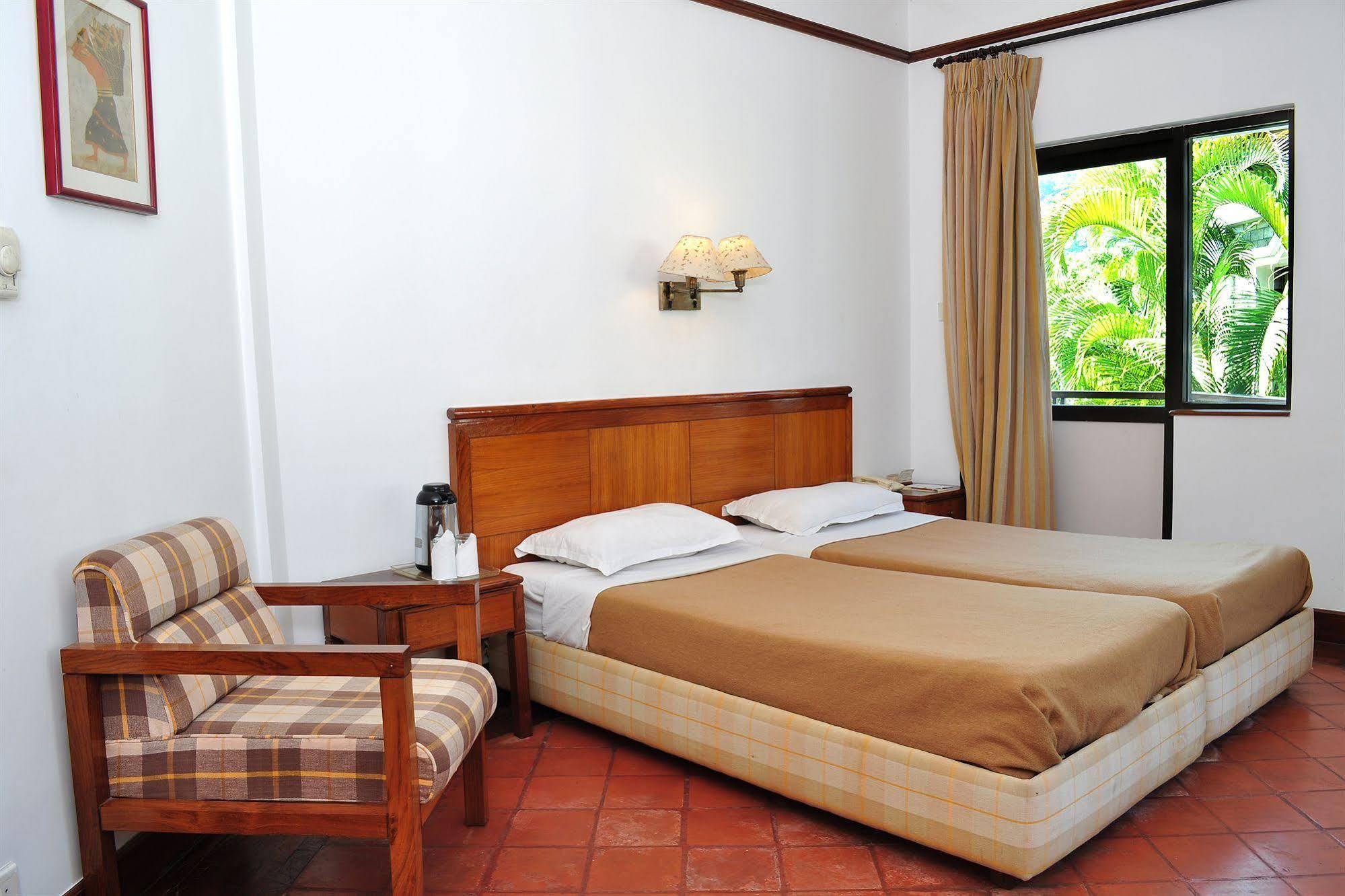 Hotel Trek-O-Tel Pokhara Esterno foto