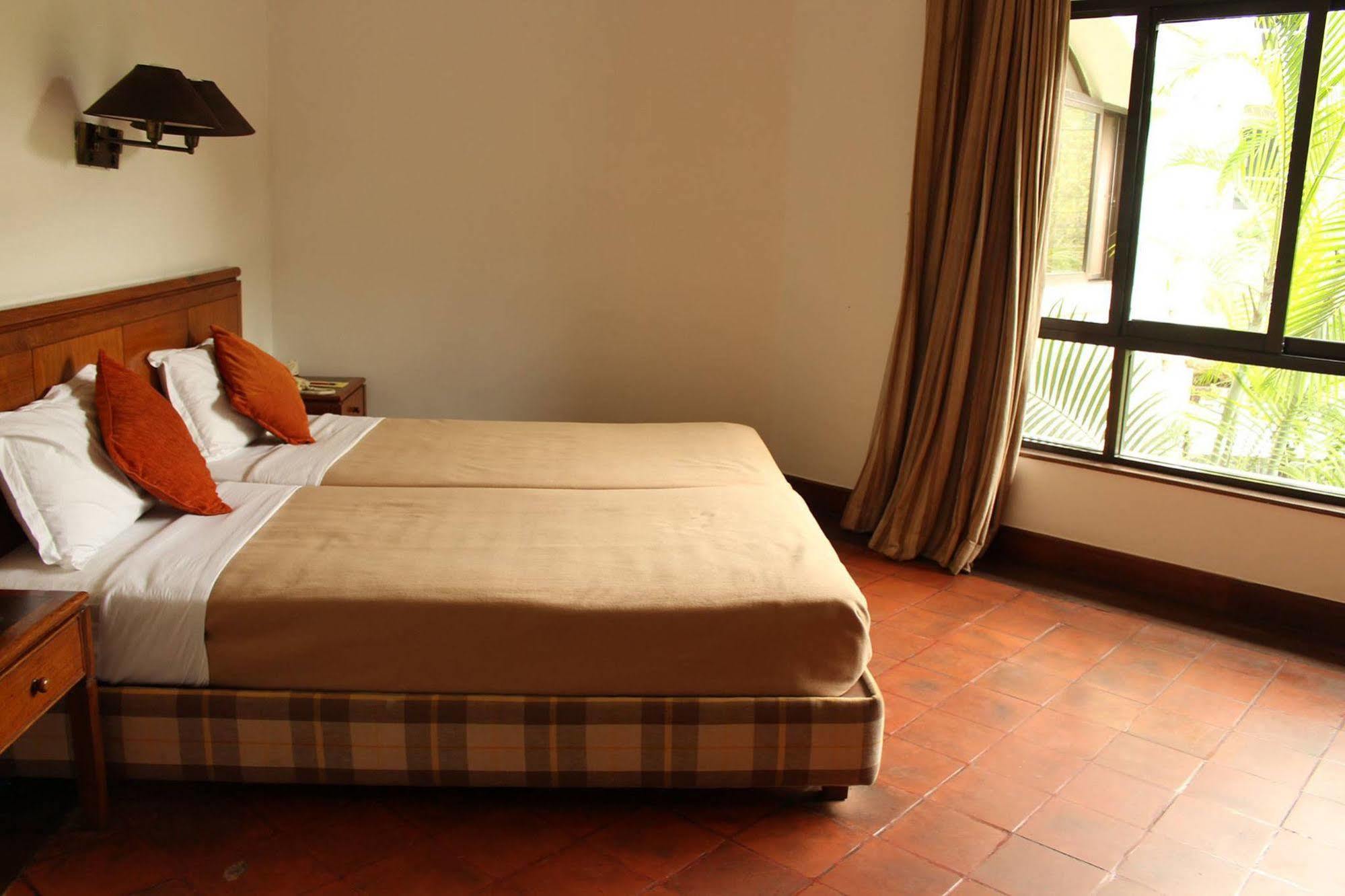Hotel Trek-O-Tel Pokhara Esterno foto
