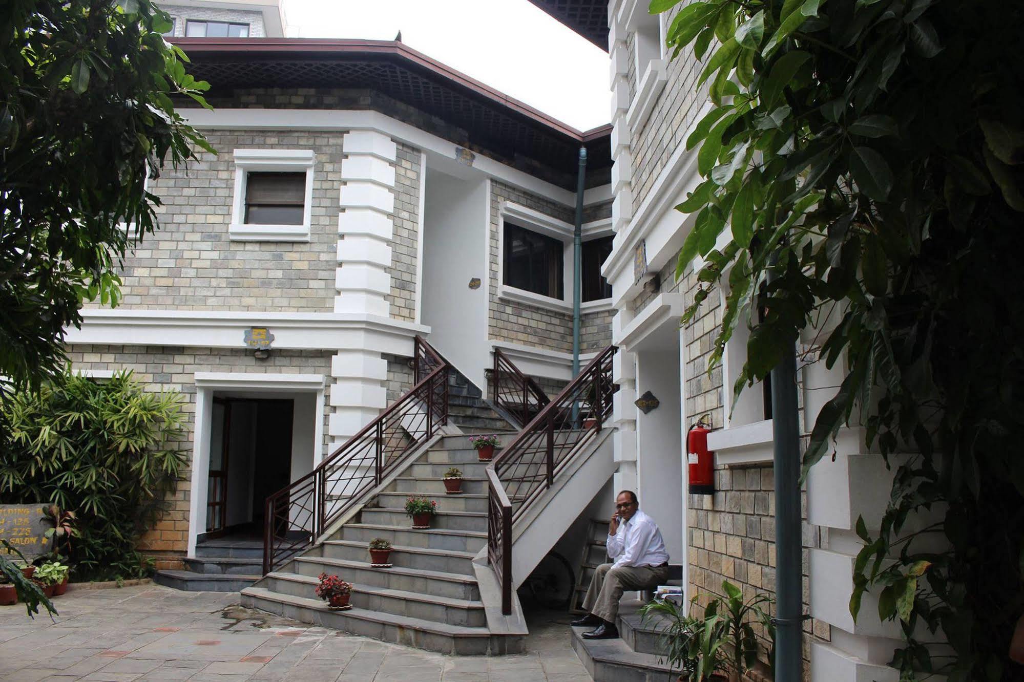 Hotel Trek-O-Tel Pokhara Esterno foto