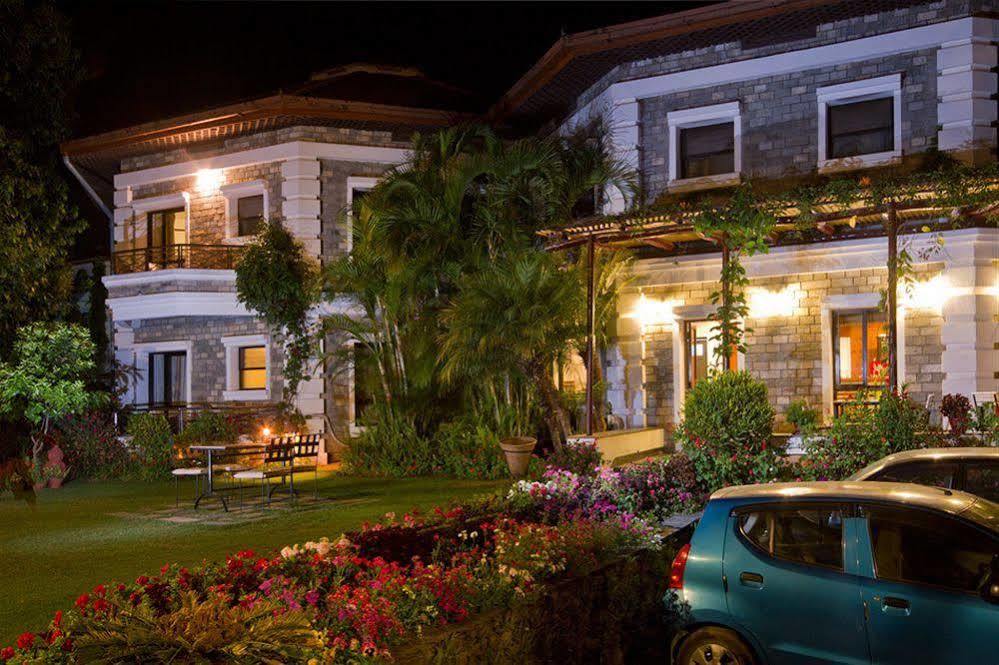 Hotel Trek-O-Tel Pokhara Esterno foto